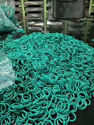 Green NBR/FKM/FFKM/EDPM/SI Rubber O Rings OEM/ODM Compression Molding with Good Oil Resistance 16-30 N/mm Tear Strength