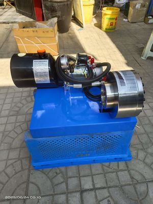 1 Inch 7 Dies 1-4 Layer Hose Hydraulic Crimping Machine / Hose Crimping Machine High Pressure 6-25mm With Blue Color 12v/24V